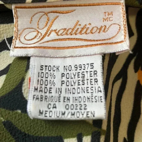 Vintage Traditional brightly coloured  button up, short sleeved blouse - Picture 4 of 6